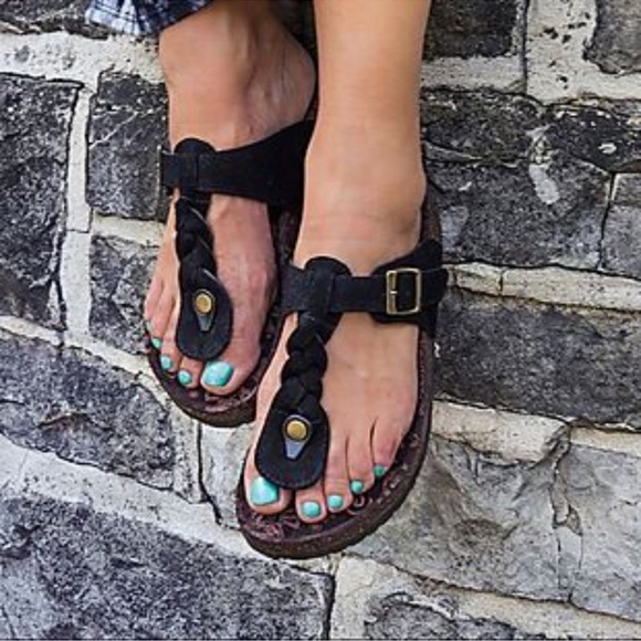 Muk Luks Shoes - MUKLUK Marsha Terra Turf Leather Sandals — Not Birkenstock —  in Black Size 7